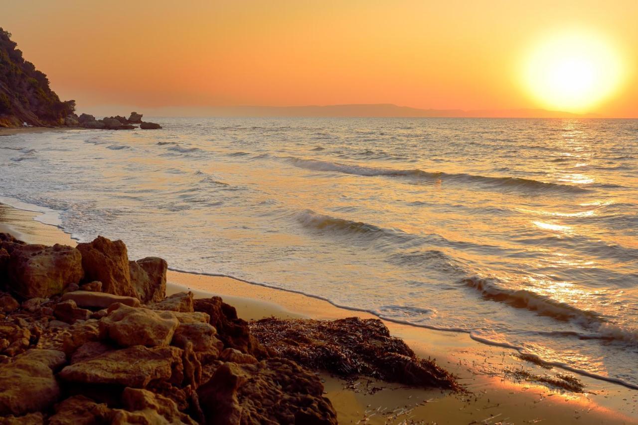 Analipsi Beach Front Villas - Happy Rentals Kastron  Экстерьер фото